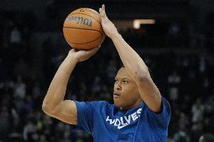 芬奇：克拉克像一条追着汽车跑的狗一往无前 这就是他的风格